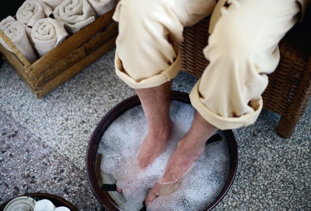 Apple Cider Vinegar Baths for Toenail Fungus