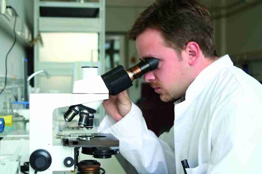 laboratory diagnosis of toenail fungus